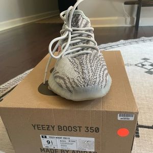 Yeezy 350 v2 Blue Tint